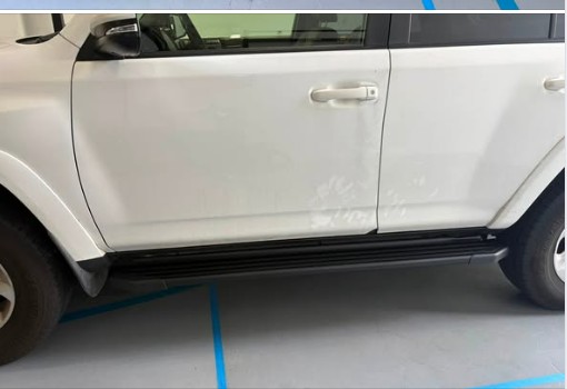 Side steps installed on a Toyota 4Runner